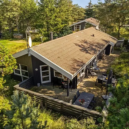 Holiday home Matthea - 900m From The Sea By Interhome *