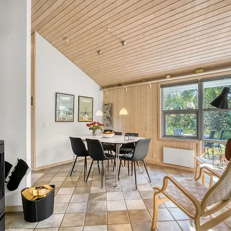 Holiday home Matthea - 900m From The Sea By Interhome