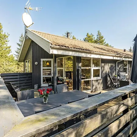 Holiday home Matthea - 900m From The Sea By Interhome *